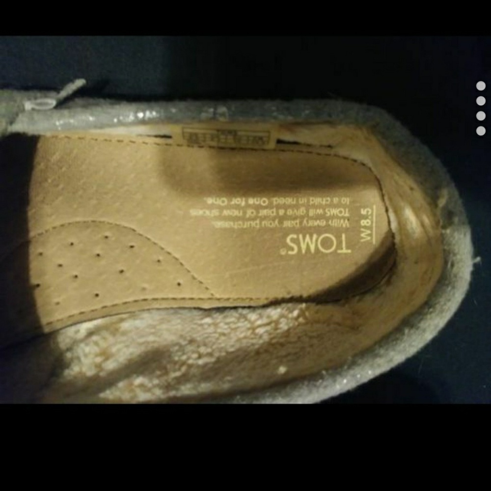 Toms - Picture 2 of 3